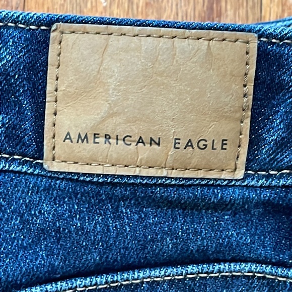 American Eagle Stretch TomGirl Style Blue Jeans Deconstructed Frayed Size 4 Reg - Picture 2 of 13
